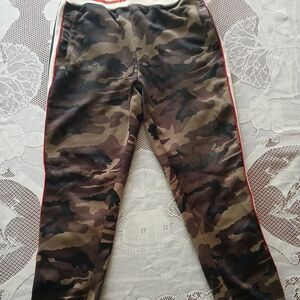 #0128 Boys Victorious Camo Sweat Pants Size Medium